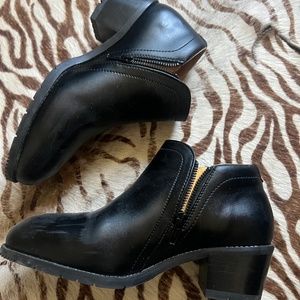 Xena women’s work boots steal toe barely used size 9